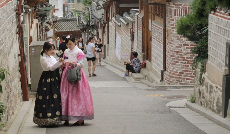 Bukchon Hanok VIllage Seoul, Korean Girls in Traditional Clothing | ANYDOKO
