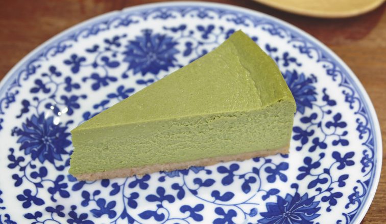 green tea matcha cheesecake on blue porcelain plate | The Best of Hong Kong's Central District | Hong Kong Travel Video | ANYDOKO