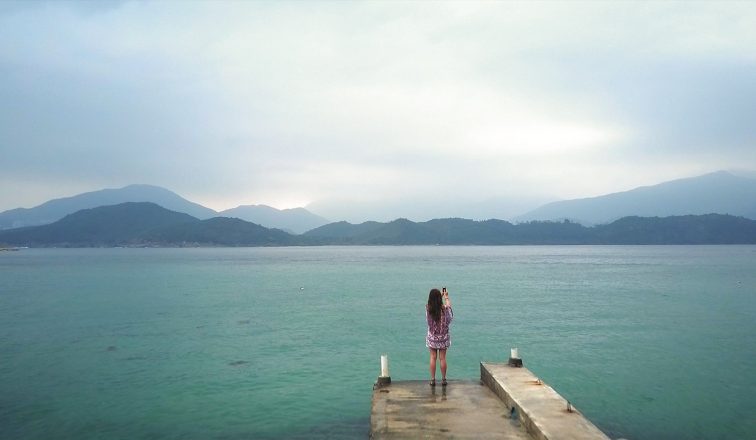 Phoebe Miu taking photo on jetty at Sharp Island | Hiking on Sharp Island in Hong Kong | Hong Kong Travel Video | Shorts | ANYDOKO
